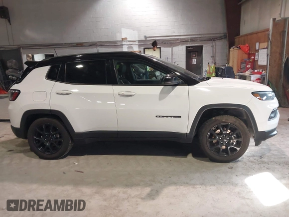 2022 Jeep Compass Latitude with VIN 3C4NJDBB2NT171240, listed as a IAAI auction lot 41206428 with 39,086 mi miles and . Bid and sale history available at DreamBid. Image 13.