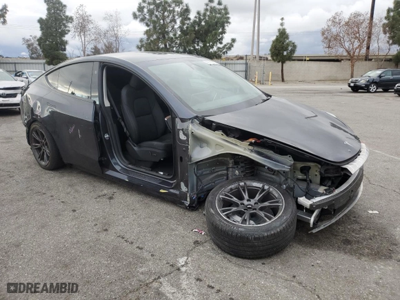 2024 Tesla Model Y with VIN 7SAYGDED8RF132426, listed as a Copart auction lot 43715375 with 18,067 mi miles and Salvage Title. Bid and sale history available at carsss.com. Image 4.