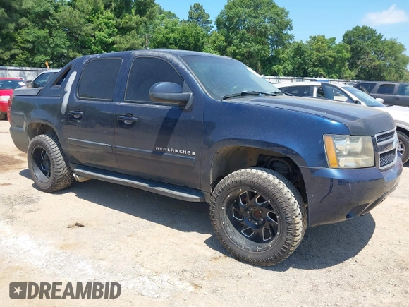 2007 Chevrolet Avalanche LS z VIN 3GNEC120X7G215740, wystawiony jako IAAI lot #42352407 z przebiegiem 183 957 mil mil oraz . Historia ofert i sprzedaży dostępna na DreamBid. Obrazek 1.