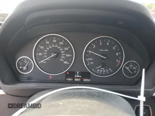 2015 BMW 3 Series 328i xDrive с VIN WBA3B5C53FP653530, выставлен на аукционе Copart как лот 61859315 с пробегом 92 041 миль миль и Списание • Salvage title. История ставок и продаж доступна на DreamBid. Изображение 9.