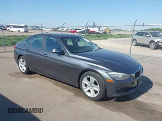 2013 BMW 3 Series 328i xDrive z VIN WBA3B5C52DF138926, wystawiony jako IAAI lot #42256316 z przebiegiem 158 240 mil mil oraz . Historia ofert i sprzedaży dostępna na DreamBid. Obrazek 1.