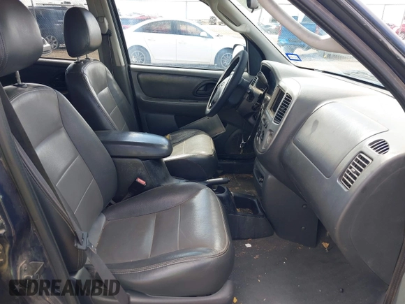 2004 Ford Escape XLT z VIN 1FMYU03144KA97818, wystawiony jako IAAI lot #42213241 z przebiegiem 183 280 mil mil oraz . Historia ofert i sprzedaży dostępna na DreamBid. Obrazek 5.