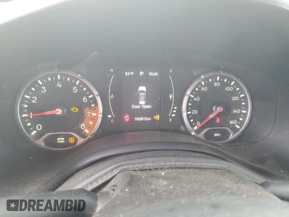 2016 Jeep Renegade Latitude with VIN ZACCJBBT3GPD31592, listed as a Copart auction lot 55438315 with 165,912 mi miles and Clean Title. Bid and sale history available at DreamBid. Image 9.