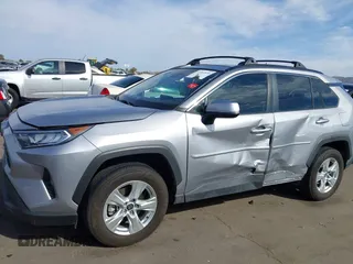 2021 Toyota RAV4 XLE with VIN 2T3W1RFV2MC172029, listed as a IAAI auction lot 41861810 with 78,024 mi miles. Bid and sale history available at carsss.com. Image 6.