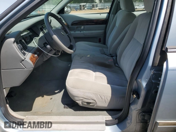 2005 Mercury Grand Marquis GS z VIN 2MEFM74W45X611002, wystawiony jako Copart lot #56645615 z przebiegiem 141 059 mil mil oraz Tytuł czysty. Historia ofert i sprzedaży dostępna na DreamBid. Obrazek 7.