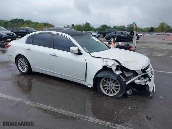 2011 Hyundai Genesis with VIN KMHGC4DE7BU136152, listed as a IAAI auction lot 40424384 with 231,574 mi miles. Bid and sale history available at carsss.com. Image 1.