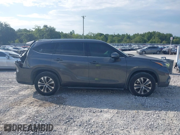 2021 Toyota Highlander XLE with VIN 5TDGZRAH4MS532366, listed as a IAAI auction lot 42603712 with 128,861 mi miles and . Bid and sale history available at DreamBid. Image 14.