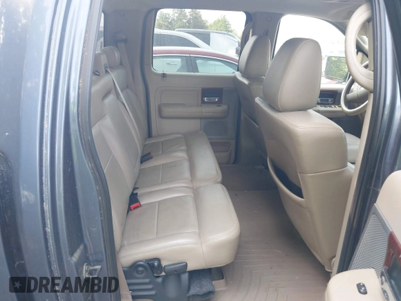 2005 Ford F-150 XLT z VIN 1FTPW12535KD96464, wystawiony jako IAAI lot #42342026 z przebiegiem 142 491 mil mil oraz . Historia ofert i sprzedaży dostępna na DreamBid. Obrazek 8.
