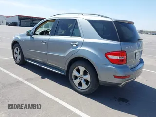 2011 Mercedes-Benz M ML 350 BlueTEC with VIN 4JGBB2FB8BA625553, listed as a IAAI auction lot 42063572 with 186,918 mi miles. Bid and sale history available at carsss.com. Image 3.