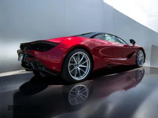 2022 McLaren 720S z VIN SBM14FCA2NW006XXX, wystawiony jako Copart lot #53583055 z przebiegiem 9223 mil mil oraz Tytuł czysty. Historia ofert i sprzedaży dostępna na DreamBid. Obrazek 4.