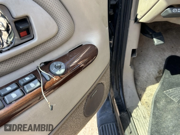 1999 Cadillac Escalade с VIN 1GYEK13R7XR408723, выставлен на аукционе IAAI как лот 42440305 с пробегом 173 754 миль миль и . История ставок и продаж доступна на DreamBid. Изображение 12.