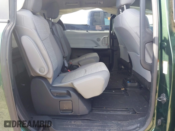2025 Toyota Sienna LE z VIN 5TDKRKEC2SS233830, wystawiony jako IAAI lot #42012062 z przebiegiem 2 451 mil mil oraz . Historia ofert i sprzedaży dostępna na DreamBid. Obrazek 8.