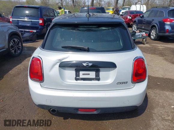 2016 MINI Hardtop 4 Door z VIN WMWXU1C54G2A93779, wystawiony jako IAAI lot #41933339 z przebiegiem 85 000 mil mil oraz . Historia ofert i sprzedaży dostępna na DreamBid. Obrazek 16.