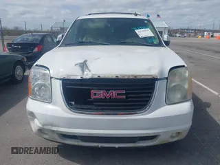2008 GMC Yukon SLT w/4SB with VIN 1GKFC130X8R101206, listed as a IAAI auction lot 41735535 with 204,958 mi miles. Bid and sale history available at carsss.com. Image 6.