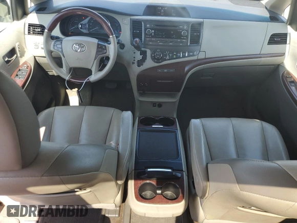2013 Toyota Sienna XLE с VIN 5TDDK3DC6DS063575, выставлен на аукционе Copart как лот 52725185 с пробегом 125 707 миль миль и Списание • Salvage title. История ставок и продаж доступна на DreamBid. Изображение 8.