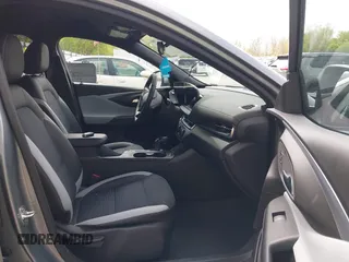 2025 Buick Envista Preferred с VIN KL47LAEP0SB105348, выставлен на аукционе IAAI как лот 42169601 с пробегом 7 075 миль миль и . История ставок и продаж доступна на DreamBid. Изображение 5.