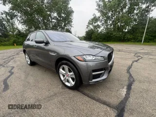 2018 Jaguar F-Pace 25t R-Sport z VIN SADCL2FX9JA299217, wystawiony jako Copart lot #61209955 z przebiegiem 104 297 mil mil oraz Czysty tytuł • Clean title. Historia ofert i sprzedaży dostępna na DreamBid. Obrazek 1.