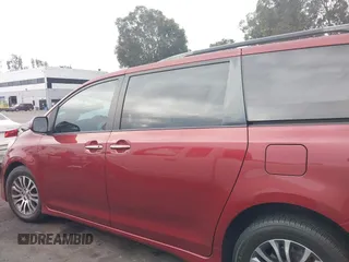 2018 Toyota Sienna XLE Auto Access Seat with VIN 5TDYZ3DC8JS932914, listed as a IAAI auction lot 41178252 with 112,009 mi miles. Bid and sale history available at carsss.com. Image 14.