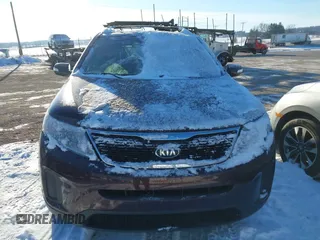 2014 Kia Sorento LX with VIN 5XYKTDA70EG549475, listed as a IAAI auction lot 41402862 with 147,087 mi miles. Bid and sale history available at carsss.com. Image 6.