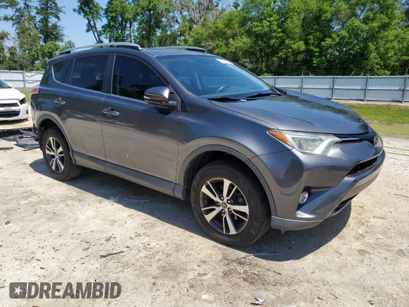 2018 Toyota RAV4 XLE with VIN 2T3WFREV2JW501793, listed as a Copart auction lot 52553015 with 67,918 mi miles and Salvage Title. Bid and sale history available at carsss.com. Image 4.