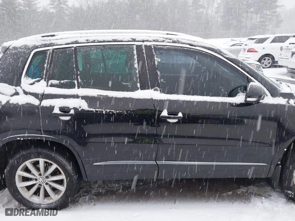 2017 Volkswagen Tiguan Wolfsburg Edition with VIN WVGSV7AX1HK006223, listed as a IAAI auction lot 41512637 with 75,376 mi miles. Bid and sale history available at carsss.com. Image 12.