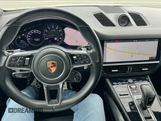 2019 Porsche Cayenne z VIN WP1AA2AY8KDA14157, wystawiony jako Copart lot #57858365 z przebiegiem 121 791 mil mil oraz Czysty tytuł • Clean title. Historia ofert i sprzedaży dostępna na DreamBid. Obrazek 7.