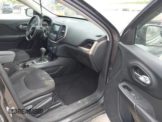 2017 Jeep Cherokee Latitude with VIN 1C4PJMCBXHW515628, listed as a IAAI auction lot 42295318 with 88,923 mi miles and . Bid and sale history available at DreamBid. Image 5.