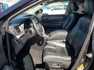 2018 Toyota Highlander SE with VIN 5TDKZRFH3JS540733, listed as a Copart auction lot 55099315 with 80,067 mi miles and Salvage title. Bid and sale history available at DreamBid. Image 7.