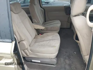 2009 Kia Sedona LX with VIN KNDMB233896309917, listed as a IAAI auction lot 41800176 with 177,329 mi miles. Bid and sale history available at carsss.com. Image 8.