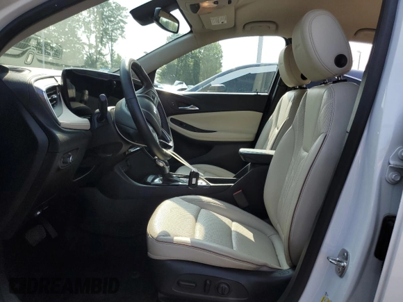2024 Buick Encore GX Avenir с VIN KL4AMFSL6RB024768, выставлен на аукционе Copart как лот 61689245 с пробегом 5 198 миль миль и Списание • Salvage title. История ставок и продаж доступна на DreamBid. Изображение 7.