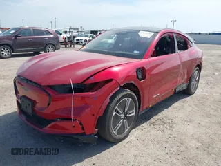 2023 Ford Mustang Mach-E Premium z VIN 3FMTK3R40PMA88565, wystawiony jako IAAI lot #42245792 z przebiegiem 21 394 mil mil oraz . Historia ofert i sprzedaży dostępna na DreamBid. Obrazek 6.