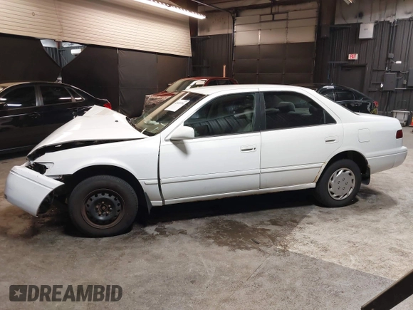 1999 Toyota Camry LE z VIN 4T1BG22K1XU888402, wystawiony jako IAAI lot #42483791 z przebiegiem 149 512 mil mil oraz . Historia ofert i sprzedaży dostępna na DreamBid. Obrazek 14.