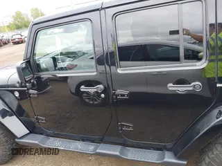 2018 Jeep Wrangler JK Unlimited Altitude with VIN 1C4BJWEG7JL881133, listed as a IAAI auction lot 40404302 with 95,726 mi miles. Bid and sale history available at carsss.com. Image 14.