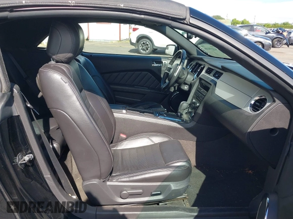 2013 Ford Mustang V6 с VIN 1ZVBP8EM9D5246601, выставлен на аукционе IAAI как лот 42239109 с пробегом 116 780 миль миль и . История ставок и продаж доступна на DreamBid. Изображение 5.