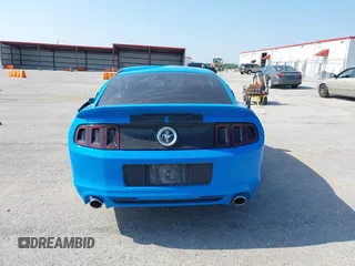 2014 Ford Mustang V6 с VIN 1ZVBP8AM5E5250006, выставлен на аукционе IAAI как лот 42253136 с пробегом Не указан миль и . История ставок и продаж доступна на DreamBid. Изображение 17.