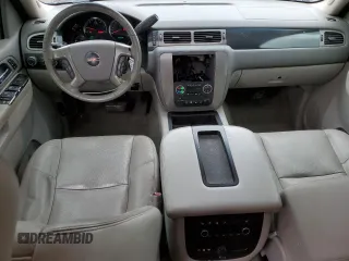 2010 GMC Yukon XL z VIN 1GKUKKE39AR114462, wystawiony jako Copart lot #50172975 z przebiegiem 267 783 mil mil oraz Szkoda całkowita • Salvage title. Historia ofert i sprzedaży dostępna na DreamBid. Obrazek 8.