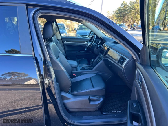 2019 Volkswagen Atlas 3.6L V6 SE w/Technology R-Line with VIN 1V2XR2CA4KC505818, listed as a Copart auction lot 87455284 with 384,553 mi miles and Clean Title. Bid and sale history available at carsss.com. Image 5.