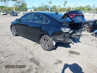 2023 Kia Forte LXS z VIN 3KPF24AD5PE554908, wystawiony jako IAAI lot #41781608 z przebiegiem 84 666 mil mil oraz . Historia ofert i sprzedaży dostępna na DreamBid. Obrazek 3.