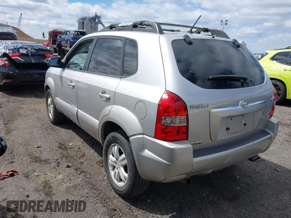 2006 Hyundai Tucson GLS with VIN KM8JN12D26U342722, listed as a IAAI auction lot 41998925 with 105,966 mi miles. Bid and sale history available at carsss.com. Image 3.
