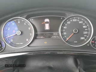 2012 Volkswagen Touareg Sport z VIN WVGEF9BP8CD006057, wystawiony jako Copart lot #47739265 z przebiegiem 213 580 mil mil oraz Szkoda całkowita • Salvage title. Historia ofert i sprzedaży dostępna na DreamBid. Obrazek 9.