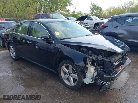 2012 Volkswagen Passat SE z VIN 1VWBP7A37CC005654, wystawiony jako IAAI lot #42019336 z przebiegiem 199 228 mil mil oraz . Historia ofert i sprzedaży dostępna na DreamBid. Obrazek 1.
