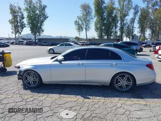 2018 Mercedes-Benz E-Class E 300 with VIN WDDZF4JB5JA455098, listed as a IAAI auction lot 41860177 with 84,612 mi miles. Bid and sale history available at carsss.com. Image 15.