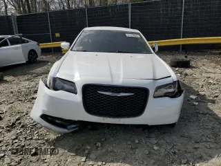 2019 Chrysler 300 S with VIN 2C3CCABG8KH609442, listed as a Copart auction lot 51114035 with 97,468 mi miles and Salvage Title. Bid and sale history available at DreamBid. Image 5.