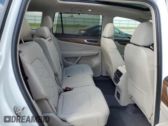 2024 Volkswagen Atlas SE with VIN 1V2KR2CA0RC551778, listed as a Copart auction lot 55583095 with 10,854 mi miles and Salvage title. Bid and sale history available at DreamBid. Image 10.