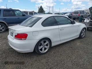 2010 BMW 1 Series 128i z VIN WBAUP7C51AVK77108, wystawiony jako IAAI lot #42217674 z przebiegiem 150 548 mil mil oraz . Historia ofert i sprzedaży dostępna na DreamBid. Obrazek 4.