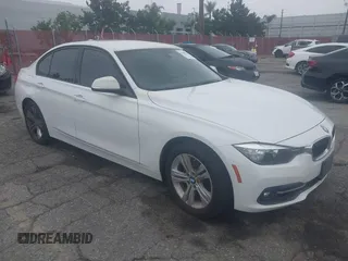 2016 BMW 3 Series 328i z VIN WBA8E9G50GNU28994, wystawiony jako IAAI lot #42408211 z przebiegiem 69 301 mil mil oraz . Historia ofert i sprzedaży dostępna na DreamBid. Obrazek 1.