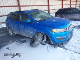 2019 Jeep Compass Latitude with VIN 3C4NJDBB3KT599135, listed as a IAAI auction lot 41424495 with 80,313 mi miles. Bid and sale history available at carsss.com. Image 1.