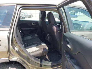 2015 Jeep Cherokee Sport with VIN 1C4PJLAB0FW660722, listed as a IAAI auction lot 42480650 with 272,396 mi miles and . Bid and sale history available at DreamBid. Image 8.