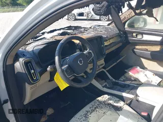2020 Volvo XC40 Momentum with VIN YV4162UK1L2262562, listed as a IAAI auction lot 41437307 with Not Provided miles and . Bid and sale history available at DreamBid. Image 15.