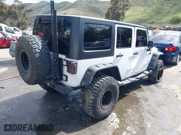 2017 Jeep Wrangler Unlimited Sahara z VIN 1C4BJWEG5HL731242, wystawiony jako IAAI lot #41891017 z przebiegiem 97 097 mil mil oraz . Historia ofert i sprzedaży dostępna na DreamBid. Obrazek 4.